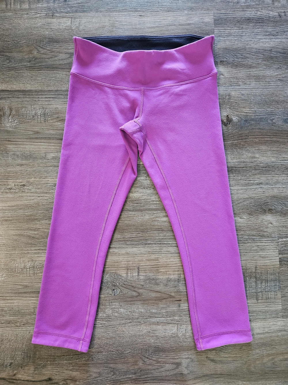 Lululemon Plum Pink & Black Reversible Capri Leggings - Picture 2 of 10